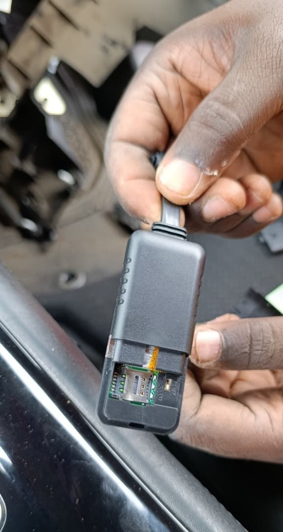 GPS car tracker device for vehicle tracking and security