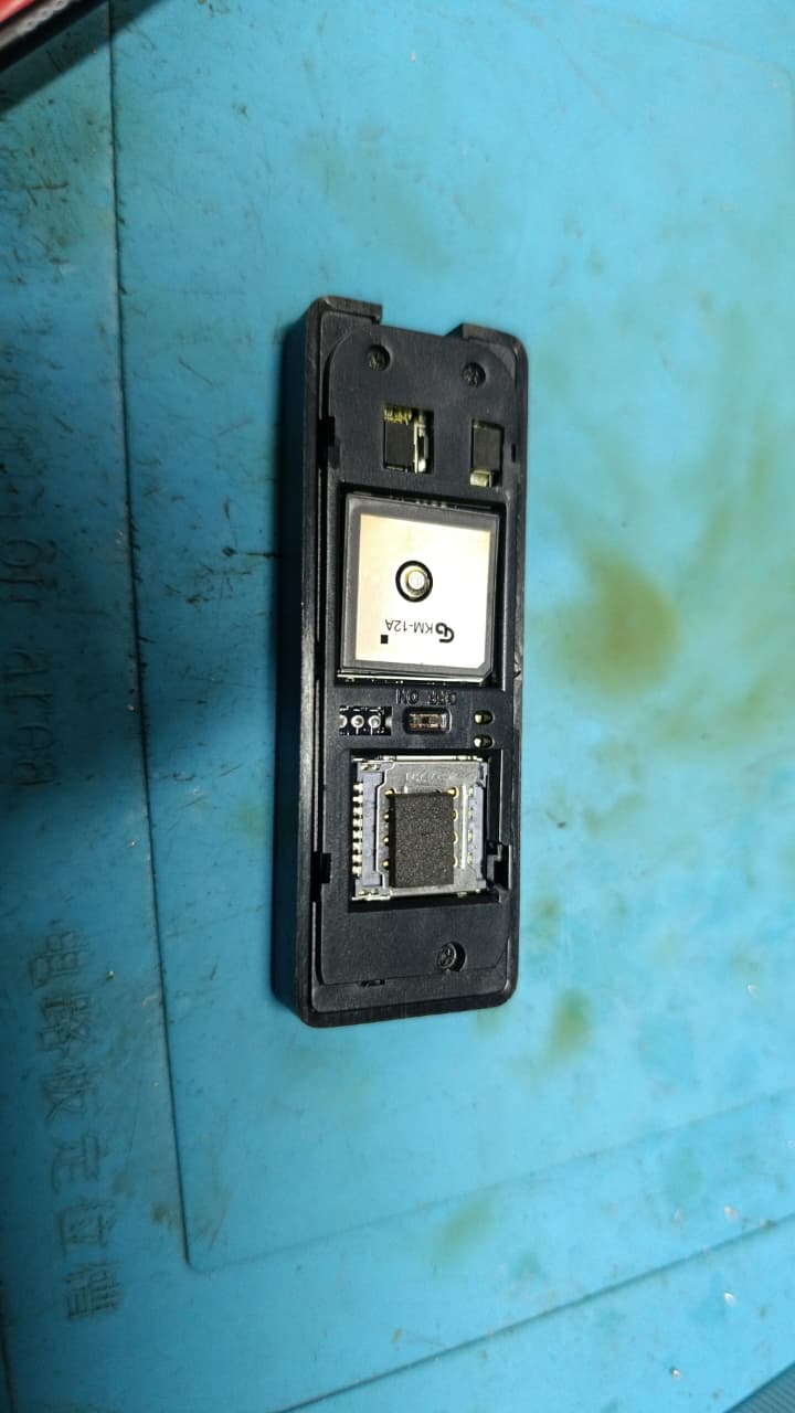 GPS tracker installation and antenna check for reliable vehicle tracking